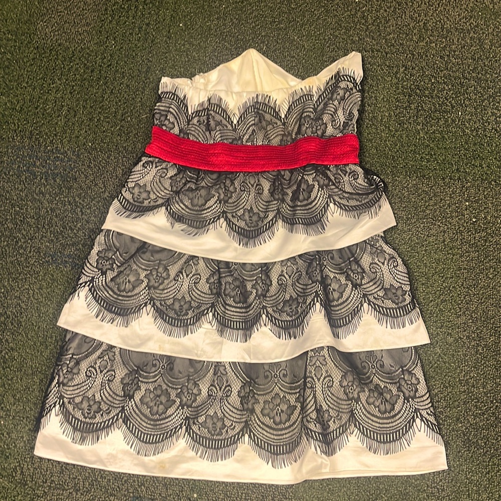 Women’s strapless dress